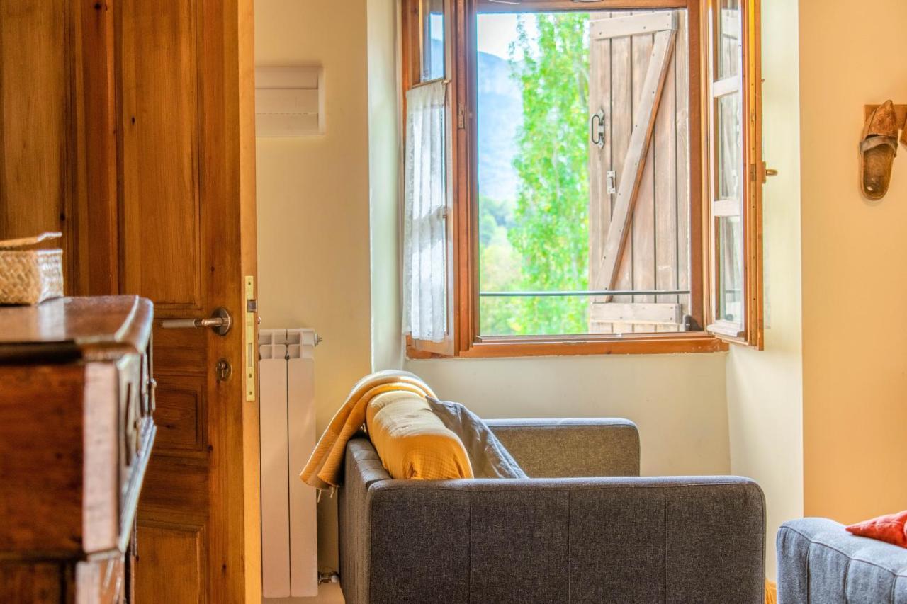 Casa Monaut, Acogedores Apartamentos A Los Pies De La Selva De Irati Сарагуэта Экстерьер фото